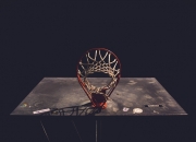 开云棋牌平台-意甲焦点战之夜，戈贝尔连续得分拉开差距，锁定胜局