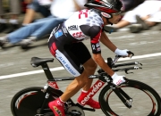 开云棋牌官网-老鹰强压公牛展翅高飞，小贾伦化身关键先生定乾坤