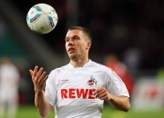 开云棋牌游戏-赛道上的三分雨，库里跨界F1揭幕战，以奇才之姿掀翻国王