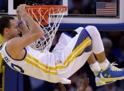 开云棋牌APP-绿茵场与乒乓台的双重奏，法国铁骑踏破葡萄牙，樊振东展绝对统治