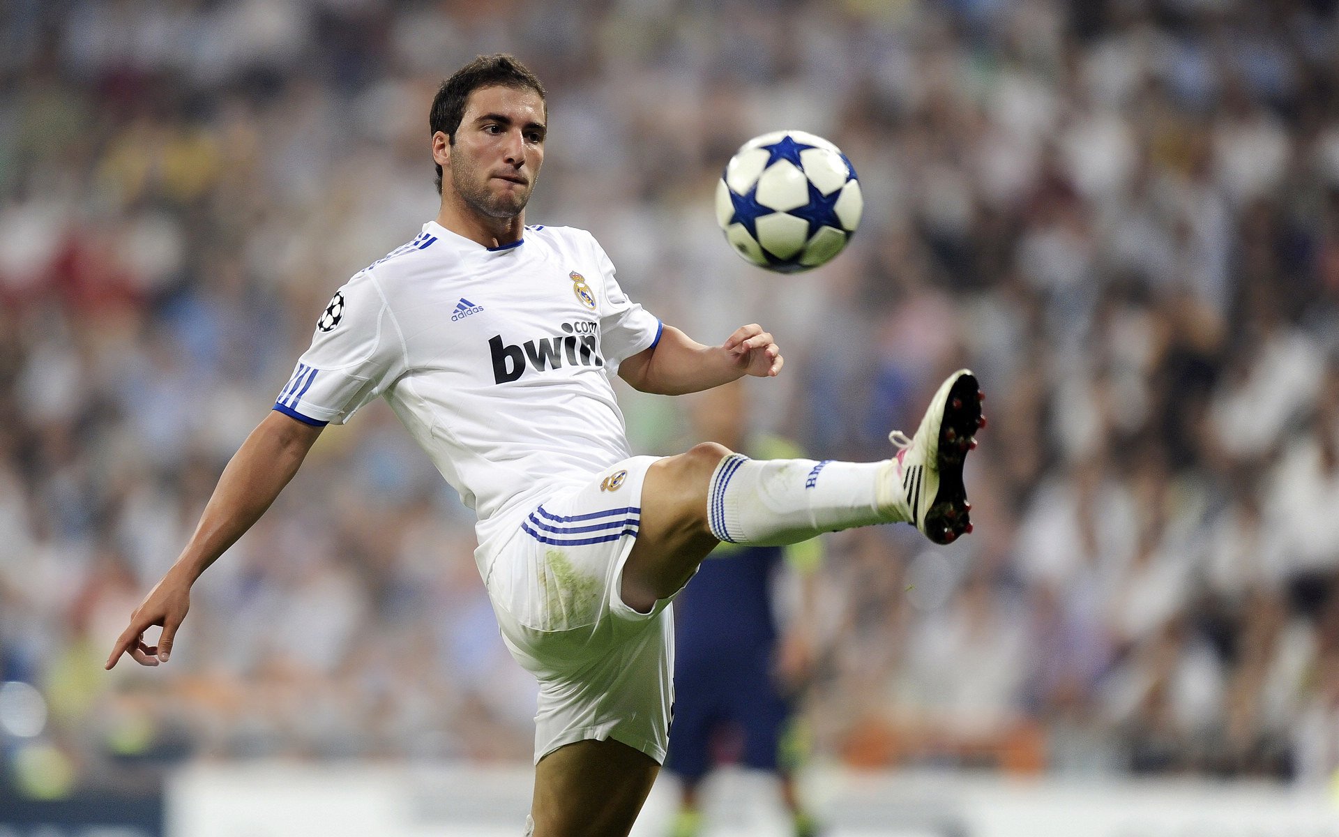 NBA季后赛之夜，拉文用巨星时刻改写剧本，证明价值不止于常规赛