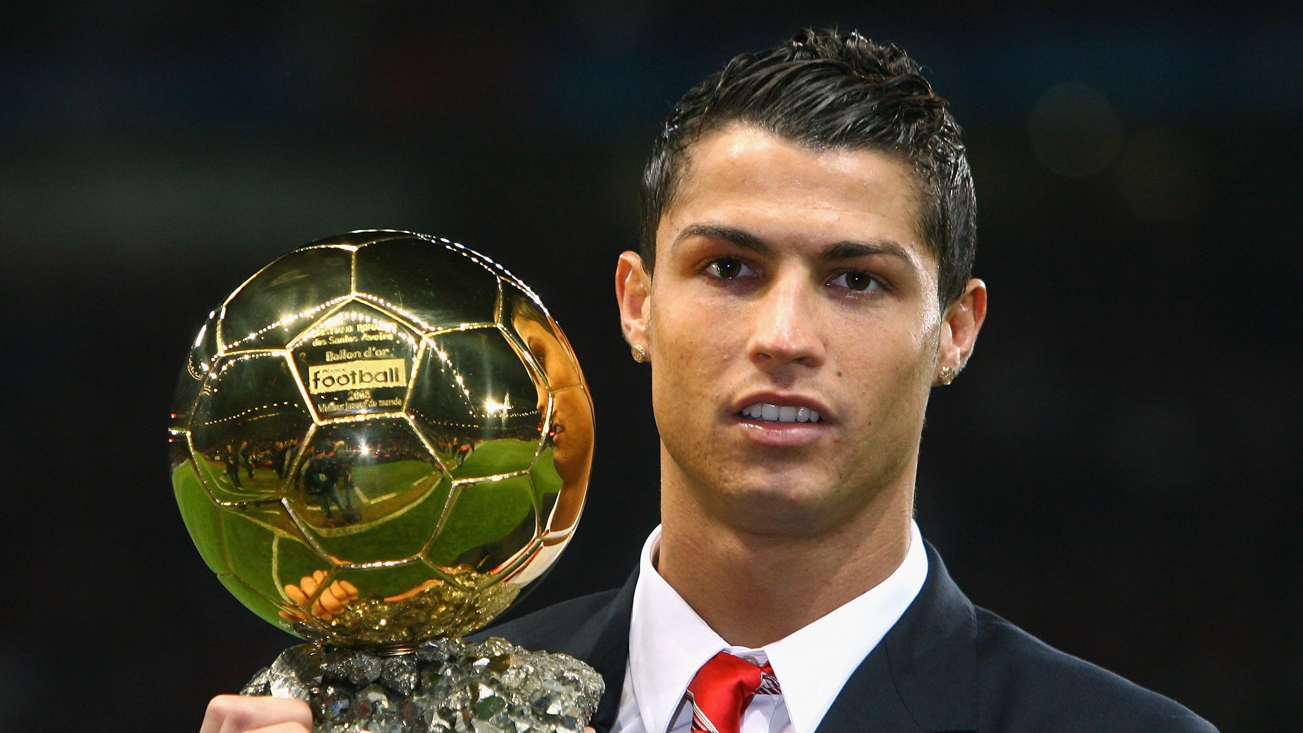 逆转之夜,迪巴拉贡献制胜表现,巴黎逆转波兰