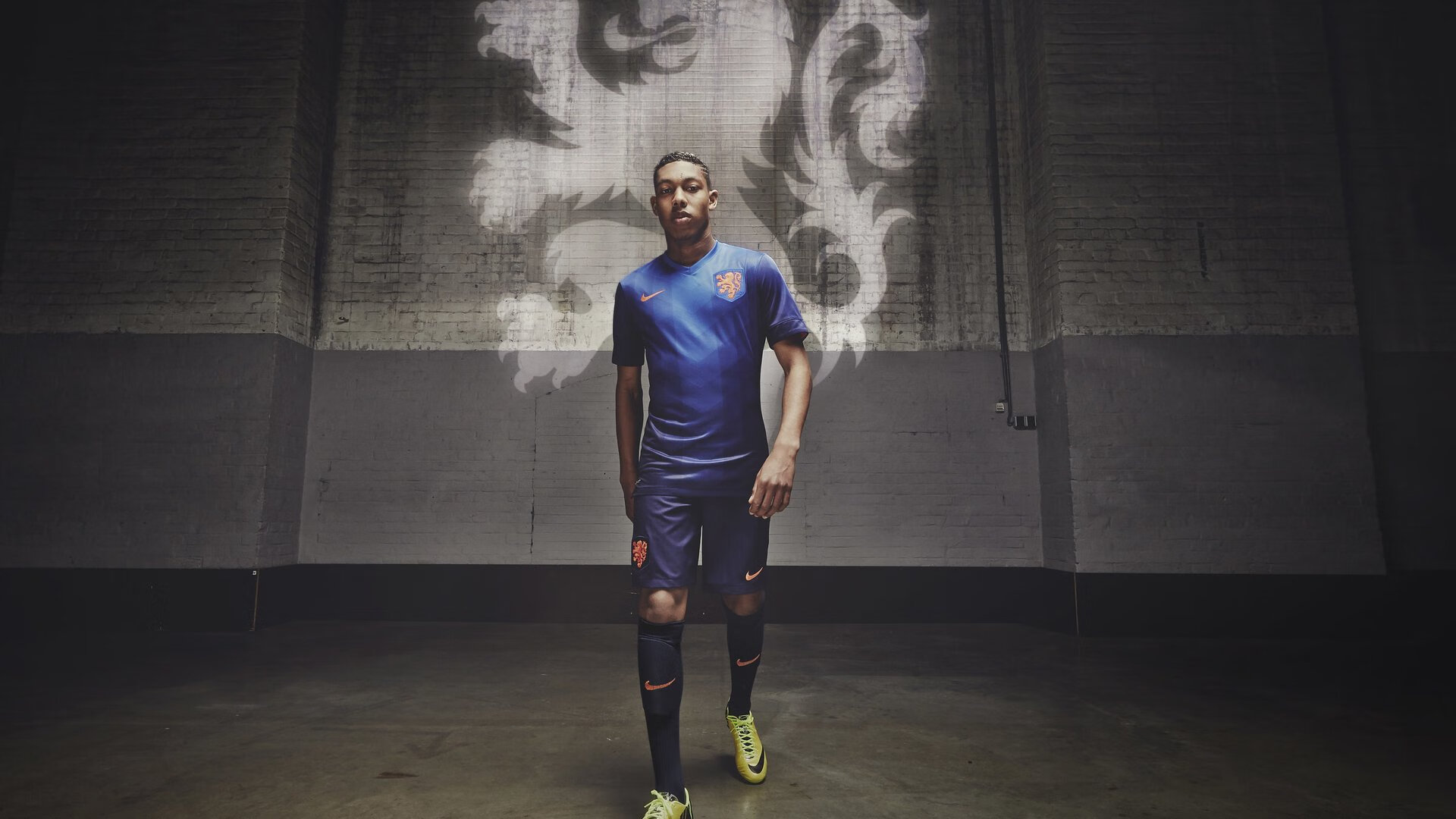 教科书般的拉亚，拜仁提前终结悬念，委内瑞拉足球的启示