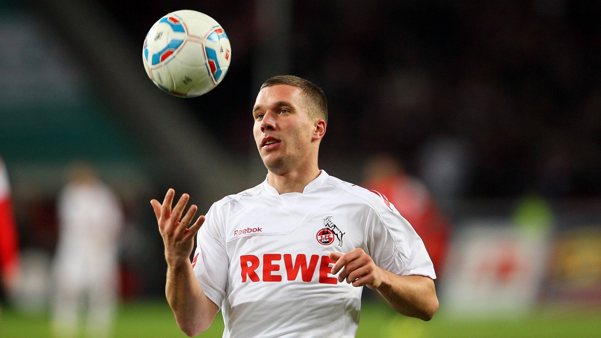 赛道上的三分雨，库里跨界F1揭幕战，以奇才之姿掀翻国王