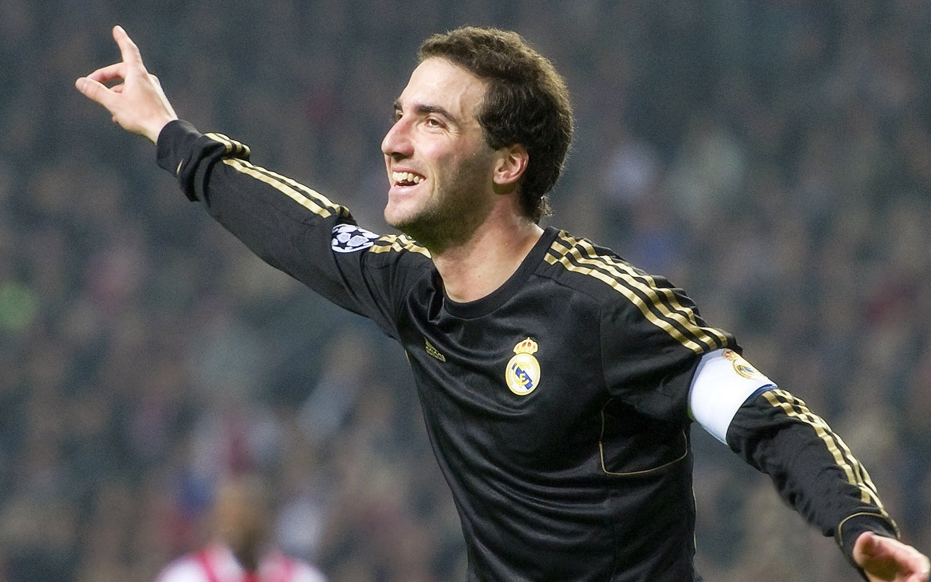 德甲争冠战之夜,本泽马持续制造杀伤,改写联赛格局