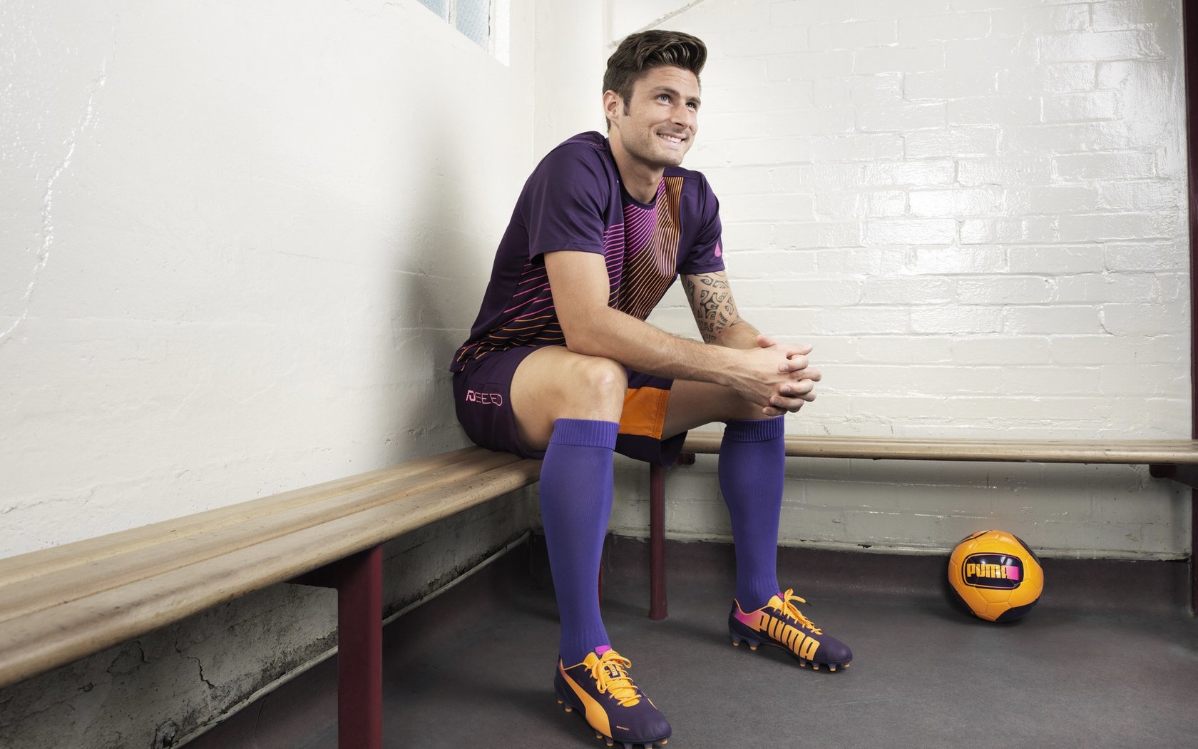 赛道轰鸣与球场绝杀，德罗赞在F1街道赛之夜的王者证明